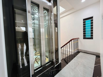 Bán nhà đại học Y Hà Nội 6 tầng thang máy Lô góc thoáng 10.6 tỷ 1