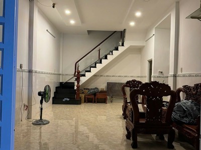 Trần Văn Quang, vị trí đắc địa gần Âu Cơ, Lạc Long Quân 1