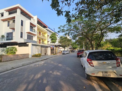 Bán lô đất biệt thự mặt đường tạ quang bửu view vườn hoa đẳng cấp 2