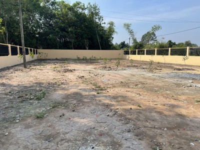 Cho thuê mặt bằng đất trống 1100m có thổ cư 4