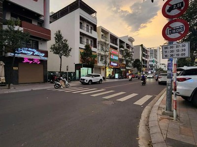 Bán nhà mặt tiền Thích Quảng Đức - VCN Phước Hải Nha Trang 4 tầng 4