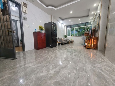 H2518 căn hộ vuông vức vài bước qua quận 1 sát cầu bông - giá 3.x tỷ 1
