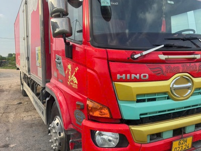 Cty Bán 3 Xe Hino FG 2018 dài 8m6 kín CTY xuất VAT 400tr odo 34v 2