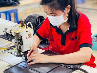 Quà tặng đại hội bằng đồ da   nhận sản xuất in logo, tạo dấu ấn riêng 0