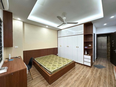 Bán nhà ngay Ngã Tư Hoàng Quốc Việt, 33m2,MT4.7m, 6T, thang máy, ở cực đẹp, chỉ 10.x tỷ 2