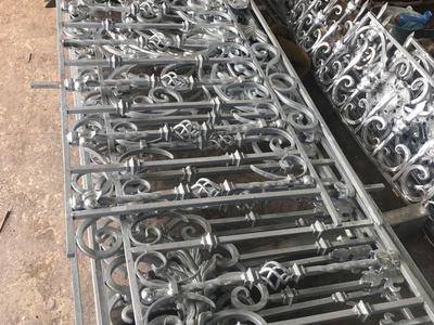 Cần tìm đơn vị gia công lan can sắt nghệ thuật 3