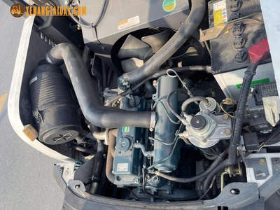 Xe nâng dầu Unicarriers FD15T14 Nhật Bản 7