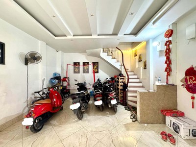 Nhà phố Phương Mai phân lô ô tô đỗ cửa 33m2 x 5T kinh doanh, phòng khám, 14 tỷ 0