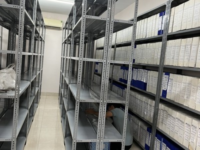 Kệ sắt v lỗ 1