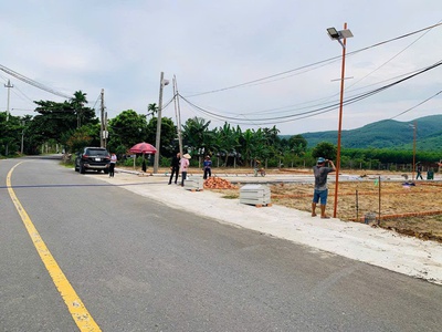 Mặt tiền đường nhựa 5m5 cực đẹp chính chủ - giá chỉ từ 1ty3. Thích hợp đầu tư hoặc kinh doanh 2