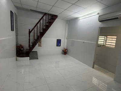 Cho thuê nhà nguyên căn mới đẹp bình thạnh - 1 trệt 1 lầu - có máy lạnh, máy nước nóng - giá chỉ 8 1
