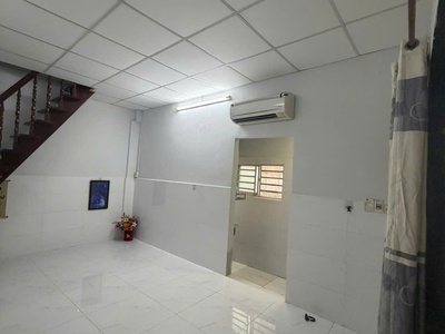 Cho thuê nhà nguyên căn mới đẹp bình thạnh - 1 trệt 1 lầu - có máy lạnh, máy nước nóng - giá chỉ 8 2