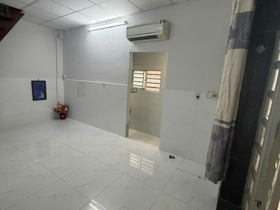 Cho thuê nhà nguyên căn mới đẹp bình thạnh - 1 trệt 1 lầu - có máy lạnh, máy nước nóng - giá chỉ 8 3