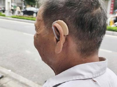 Bác tưởng máy hỏng Nhưng thực ra đôi tai đã thay đổi sau 6 năm 2