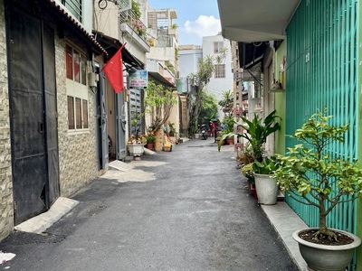 Cần bán nhà rộng gần 50m2, hẻm trải nhựa đẹp, ô tô cửa ngay tại trung tâm Tân Bình. 0