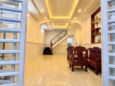 Cần bán nhà rộng gần 50m2, hẻm trải nhựa đẹp, ô tô cửa ngay tại trung tâm Tân Bình. 1