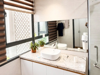 Cho thuê nhà nguyên căn hẻm ô tô 1 trệt 3 lầu full nội thất cơ bản 4