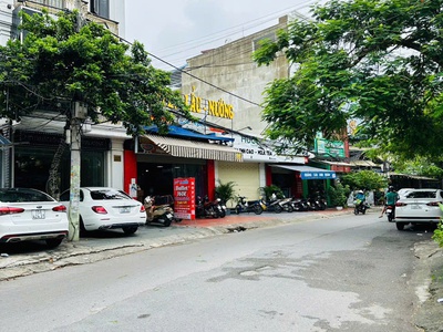 Mặt đường Hoàng Minh Thảo view hồ - 210,4m2 - mặt tiền 7,74m - giá bán 22 tỷ 0