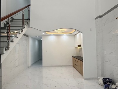 2 bước ra xe hơi - Giáp quận 11 1