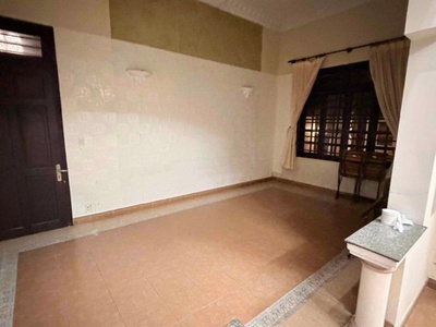 Cho thuê Biệt thự Pháp cổ DT 300m  sau Gigamall   4PN 4WC, sân vườn, gara ô tô   32tr/tháng TL 9