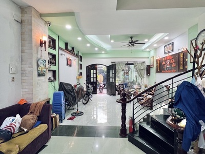 D2571 khan hiếm nhà sân ô tô sát ngã tư hàng xanh, 134m2 giá 15.x tỷ 2