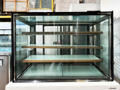 Thanh lý tủ trưng bày bánh kem Alaska 1m5 kính vuông hiện đại ngoại hình đẹp. 0