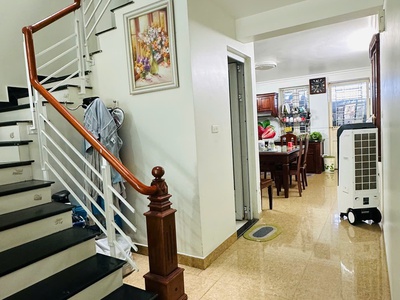 Bán nhà đẹp mặt đường nhánh gần chợ Cát Bi, giá hấp dẫn 1
