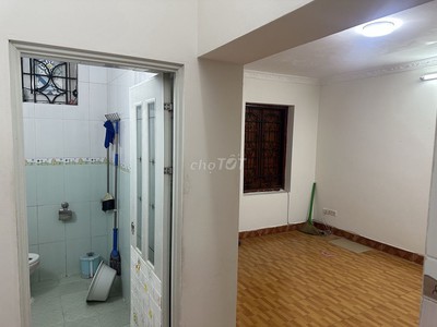 Chính chủ cho thuê căn hộ tầng 5 45m , Tập thể Trung Tự, đã cải tạo mới 2