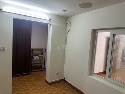 Chính chủ cho thuê căn hộ tầng 5 45m , Tập thể Trung Tự, đã cải tạo mới 4