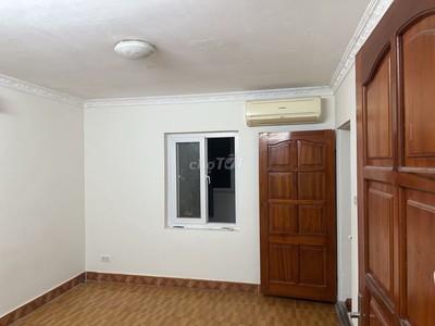 Chính chủ cho thuê căn hộ tầng 5 45m , Tập thể Trung Tự, đã cải tạo mới 6