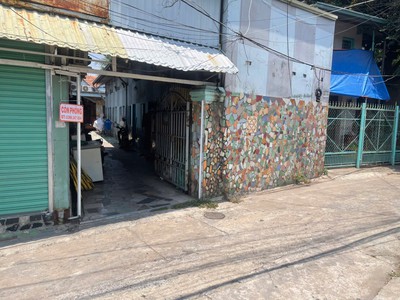 Bán đất tặng nhà cấp 4, 1 kiot và 18 phòng trọ đang khai thác dòng tiền ổn định vị trí trung tâm 3