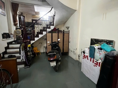 Bán nhà phân lô lạc trung 4 tầng dân xây vỉa hè ô tô tránh hai bà trưng 2
