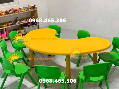 Bàn vòng cung mầm non, bàn bán nguyệt cho bé mầm non 0