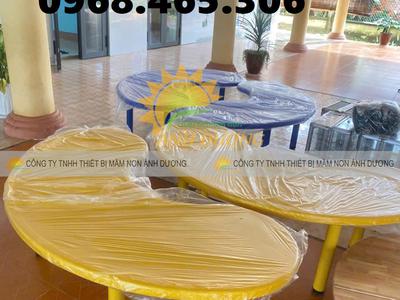 Bàn vòng cung mầm non, bàn bán nguyệt cho bé mầm non 3