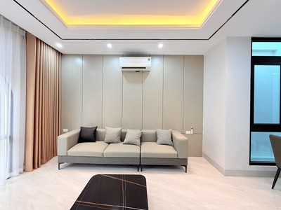 Bán nhà phố Trần Duy Hưng 8 tầng thang máy phù hợp để ở và làm văn phòng hoặc cho thuê 3