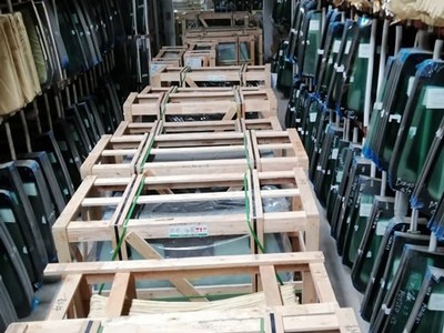 Bạn đang cần thay kính ô tô nhưng không có thời gian đến gara 0