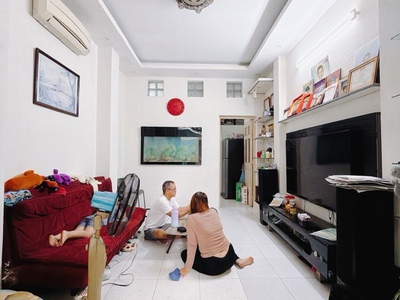 Nhà bán 5 đồng 8- 38.3m2- đ.đoàn văn bơ- gần chợ 200 đ.xóm chiếu- ra tôn đản- vĩnh khánh- hoàng 4