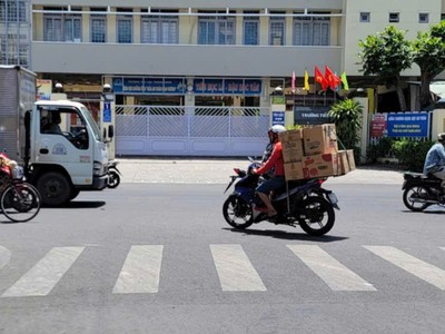 Bán nhà cấp 4 suốt có 1 gác gỗ ngay trung tâm Đầm Sen Q11 7