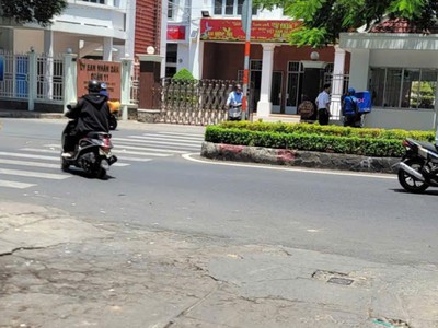 Bán nhà cấp 4 suốt có 1 gác gỗ ngay trung tâm Đầm Sen Q11 8