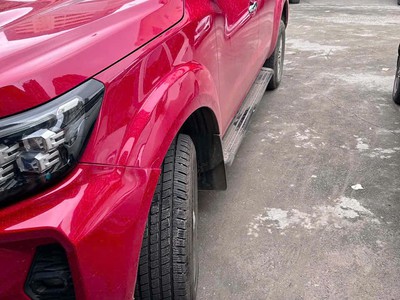 Nissan Navara 2021 bán tải màu Đỏ 1
