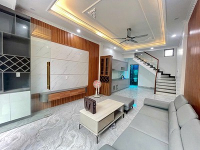 Nhà đẹp sát mặt phố trần thành ngọ 2