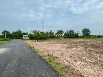 Bán đất chính chủ gửi 100m2 tại mặt tiền đường Ba sa. Ngay quán cơm Phương giá 900 triệu. 0