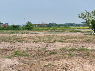 Bán đất chính chủ gửi 100m2 tại mặt tiền đường Ba sa. Ngay quán cơm Phương giá 900 triệu. 1