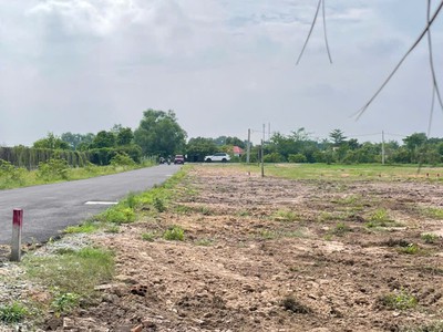 Bán đất chính chủ gửi 100m2 tại mặt tiền đường Ba sa. Ngay quán cơm Phương giá 900 triệu. 2