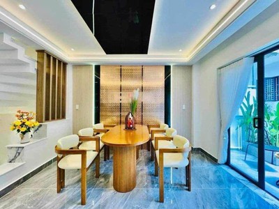 Phố việt hưng 10 tỷ thang máy,50m sổ đỏ long biên 3