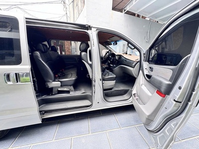 Hyundai Starex 2016 6 chỗ Bạc 2