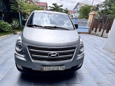 Hyundai Starex 2016 6 chỗ Bạc 3