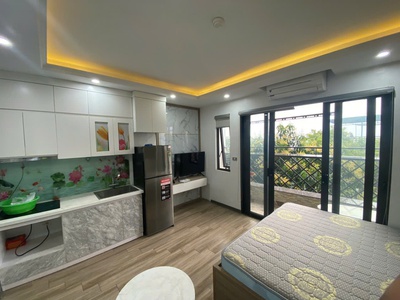 Cho thuê căn hộ Phố Trích Sài, Tây Hồ, tầng cao ban công view thoáng 1 phút đi bộ tới hồ. Chỉ 7tr 1