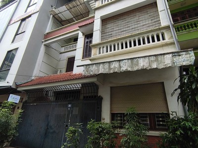 Cho thuê nhà phân lô phố Đỗ Quang Trần Duy Hưng 86m2 x 5 tầng mặt tiền 10m mặt vườn hoa giá 40tr/th 2