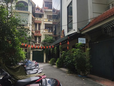 Cho thuê nhà phân lô phố Đỗ Quang Trần Duy Hưng 86m2 x 5 tầng mặt tiền 10m mặt vườn hoa giá 40tr/th 1